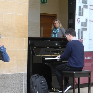 扒开你粉嫩的屎眼
